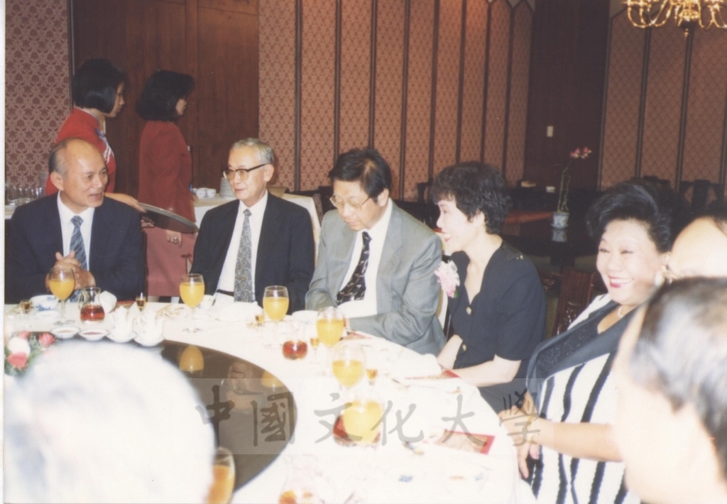1992年8月5日至7日日本別府大學理事長西村駿一率訪問團蒞臨本校參訪並拜會董事長張鏡湖的圖檔，第5張，共10張
