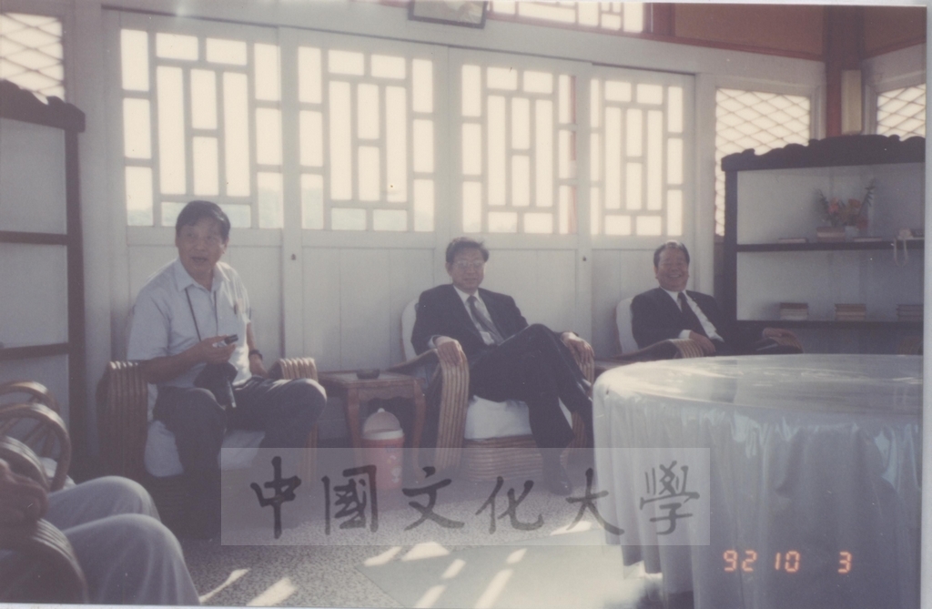 1992年10月3日董事長張鏡湖率同師長赴金門縣金寧鄉參觀蔣經國先生紀念館的圖檔，第5張，共5張
