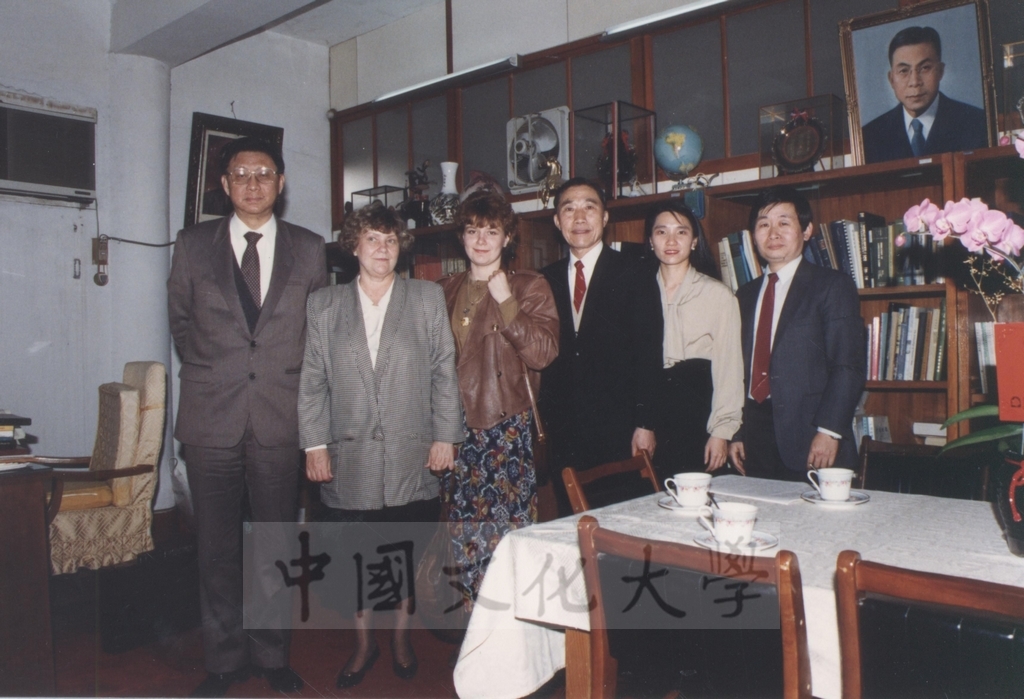 1991年2月27日莫斯科大學外語學院院長 Ruth S. Sagolova 蒞校參訪並拜會董事長張鏡湖的圖檔，第1張，共4張