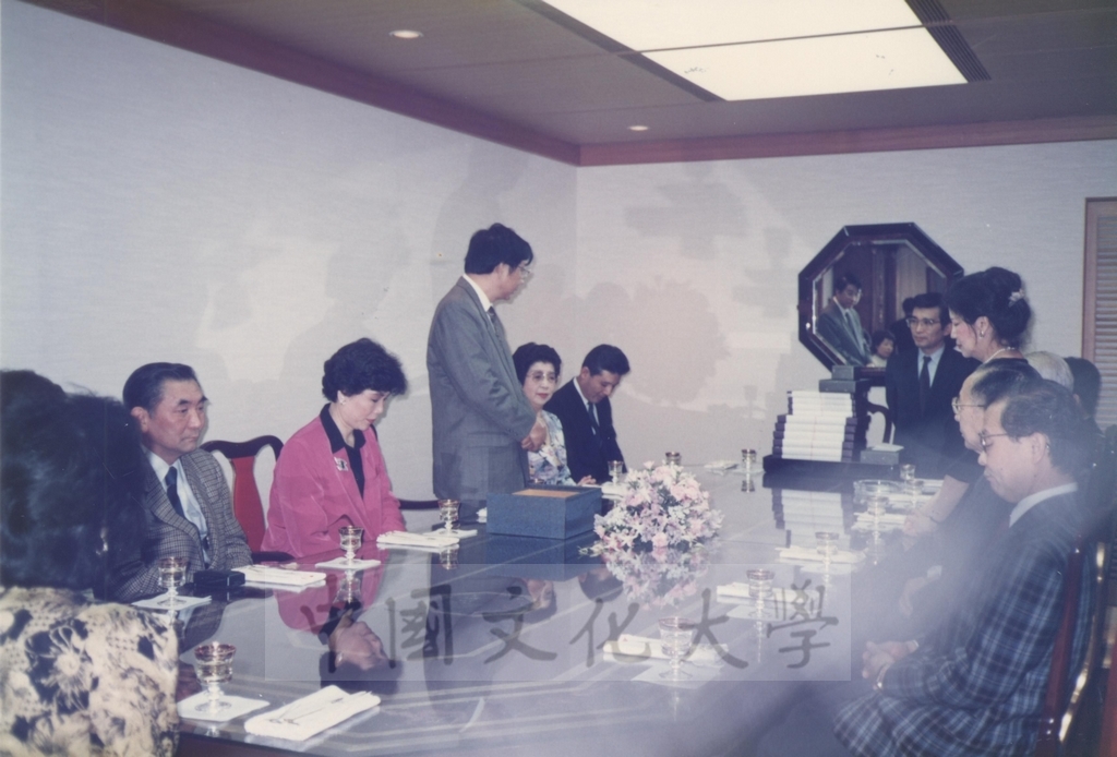 1991年3月31日董事長張鏡湖一行五人蒞臨箱根宝環金融會長佐藤先生別墅接受其招待的圖檔，第2張，共17張