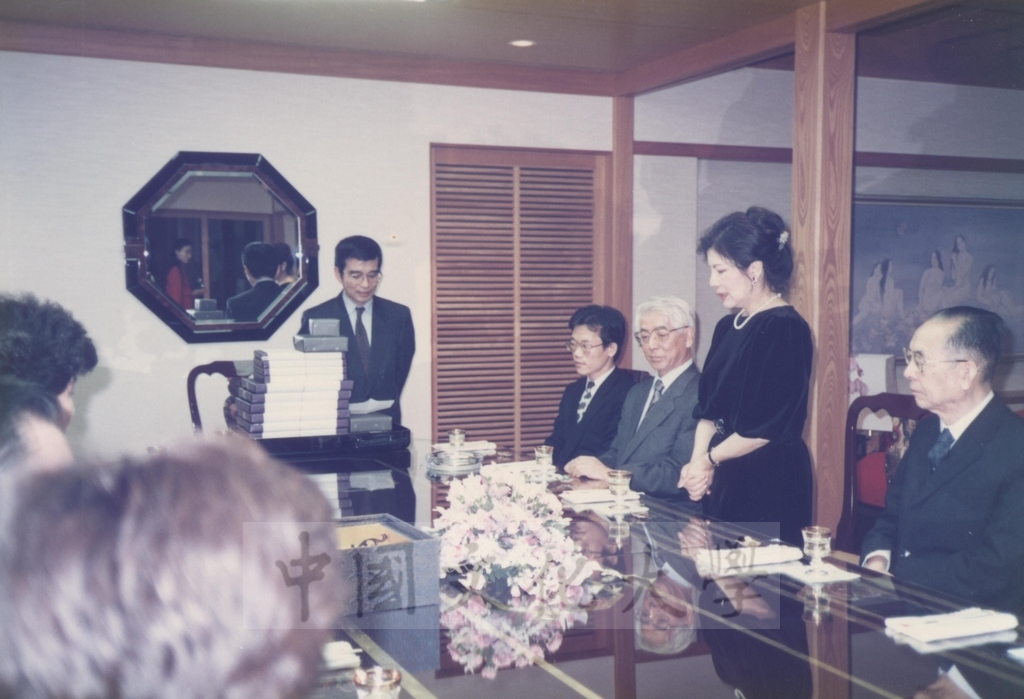1991年3月31日董事長張鏡湖一行五人蒞臨箱根宝環金融會長佐藤先生別墅接受其招待的圖檔，第4張，共17張