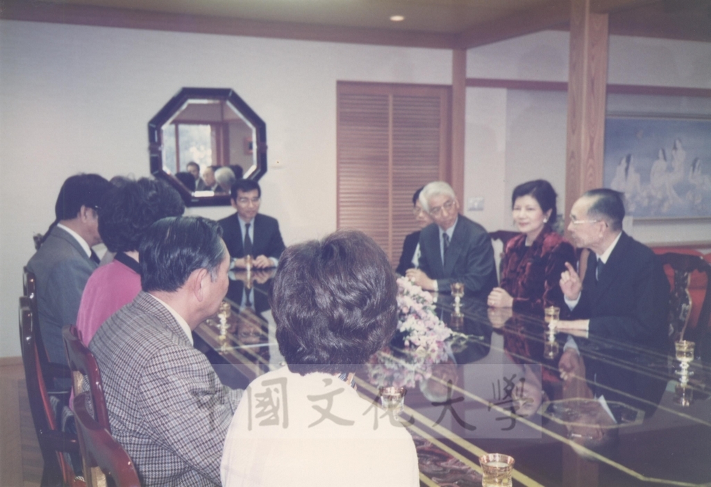 1991年3月31日董事長張鏡湖一行五人蒞臨箱根宝環金融會長佐藤先生別墅接受其招待的圖檔，第6張，共17張