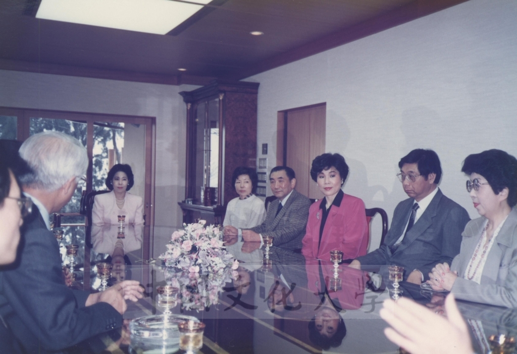 1991年3月31日董事長張鏡湖一行五人蒞臨箱根宝環金融會長佐藤先生別墅接受其招待的圖檔，第7張，共17張