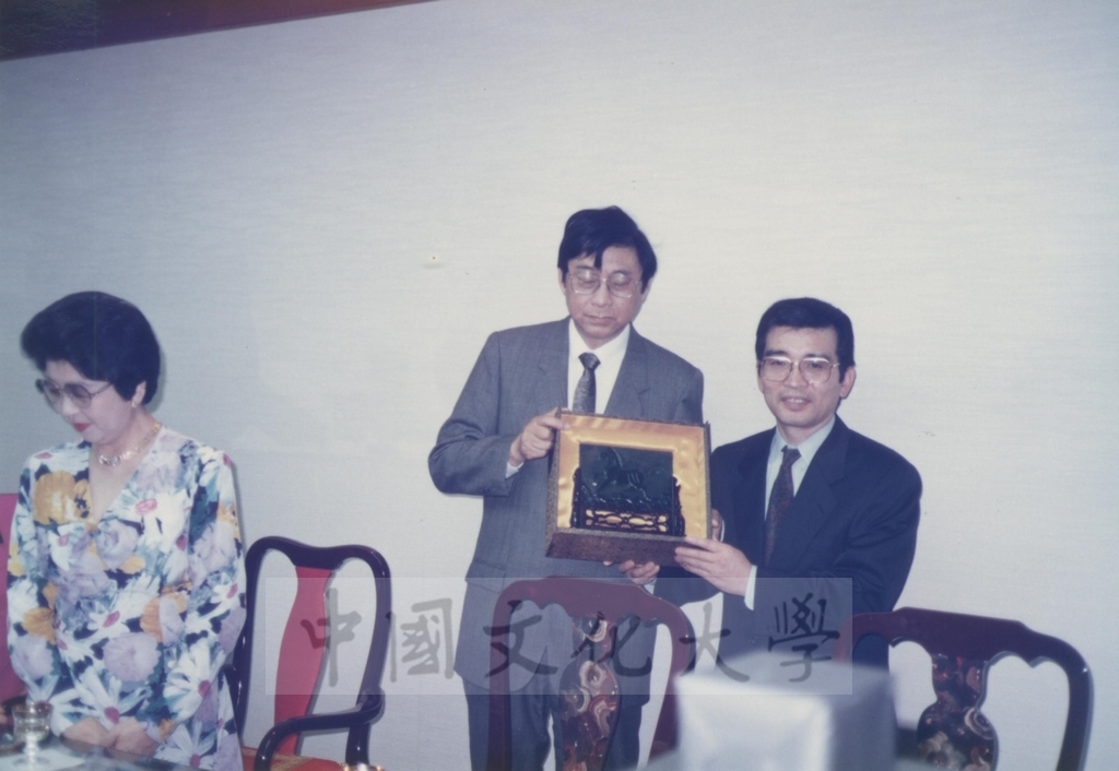1991年3月31日董事長張鏡湖一行五人蒞臨箱根宝環金融會長佐藤先生別墅接受其招待的圖檔，第8張，共17張