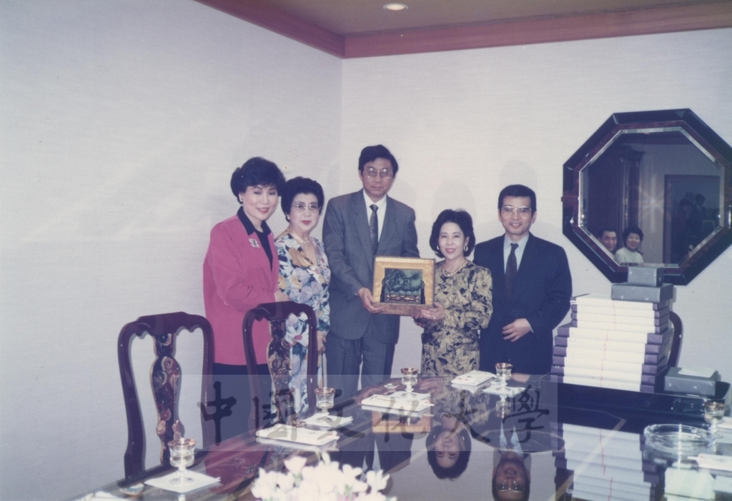 1991年3月31日董事長張鏡湖一行五人蒞臨箱根宝環金融會長佐藤先生別墅接受其招待的圖檔，第9張，共17張