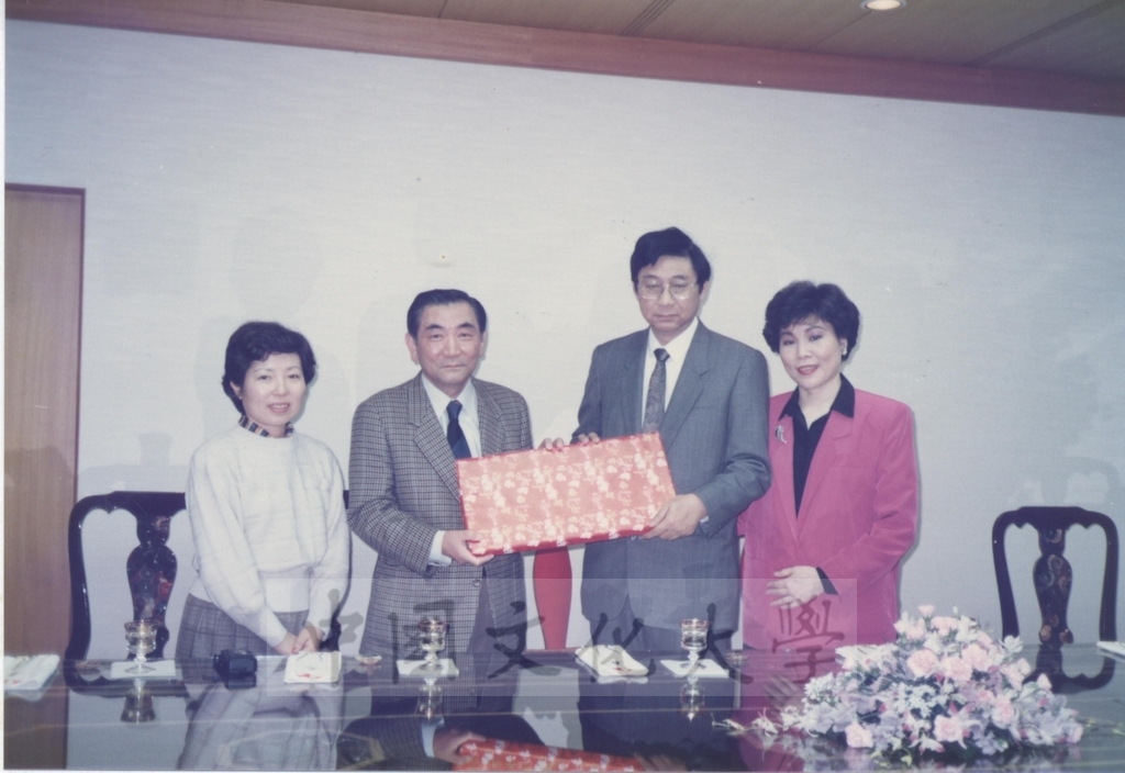 1991年3月31日董事長張鏡湖一行五人蒞臨箱根宝環金融會長佐藤先生別墅接受其招待的圖檔，第10張，共17張