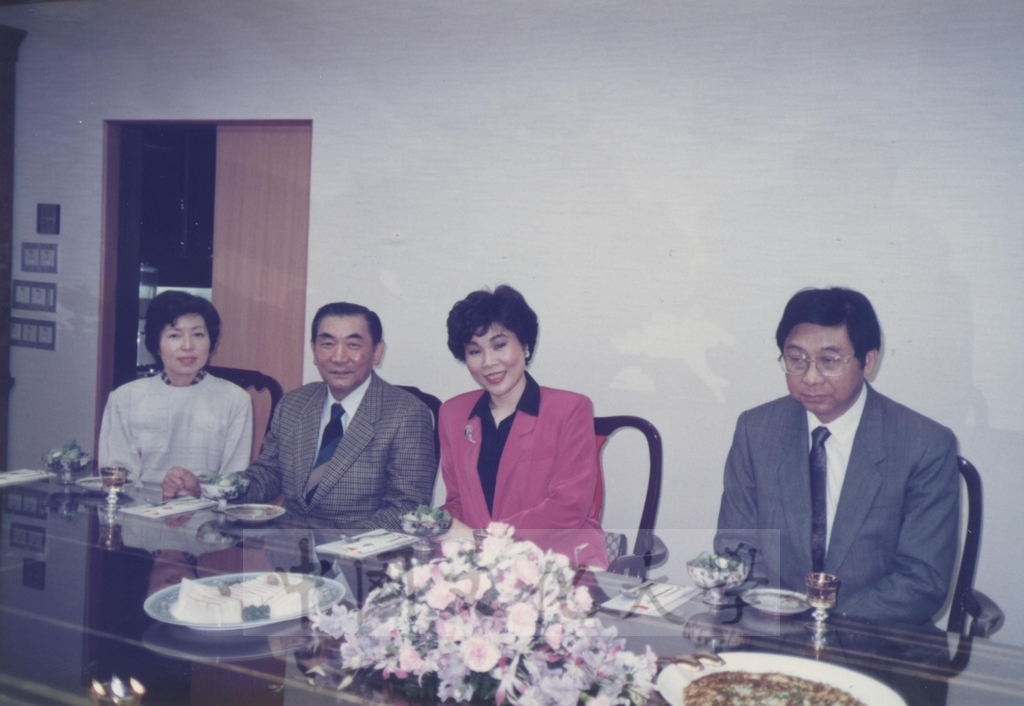 1991年3月31日董事長張鏡湖一行五人蒞臨箱根宝環金融會長佐藤先生別墅接受其招待的圖檔，第17張，共17張