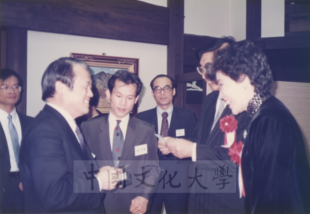 1991年4月3日董事長張鏡湖一行五人參加由日本友人姚旭燈先生、櫻井英太郎先生、關正夫先生等人於日本石油公司貴賓館所舉行的歡迎酒會的圖檔，第28張，共36張