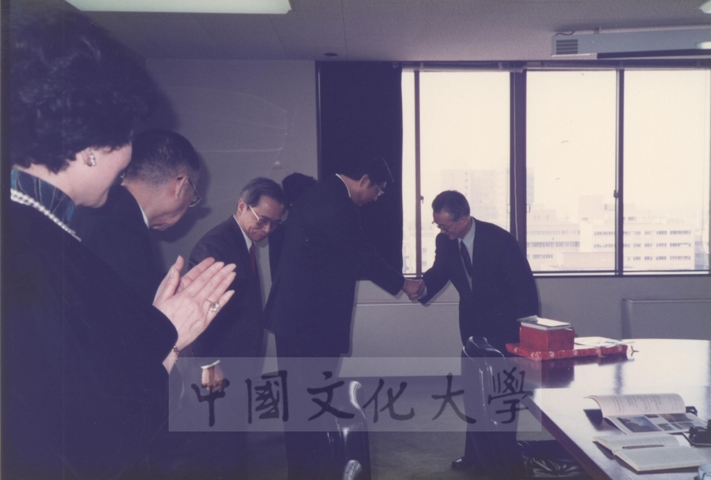 1991年4月5日董事長張鏡湖一行五人參訪日本筑波大學的圖檔，第1張，共10張