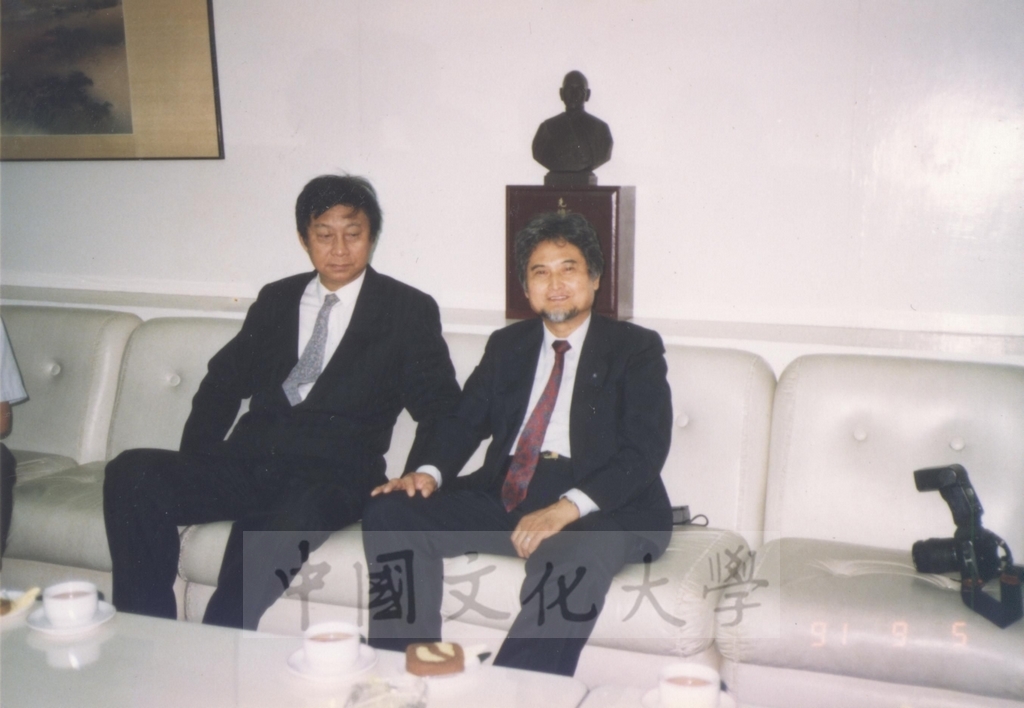 1991年9月5日日本別府大學理事長西村駿一率訪問團蒞臨本校參訪並拜會董事長張鏡湖的圖檔，第1張，共9張