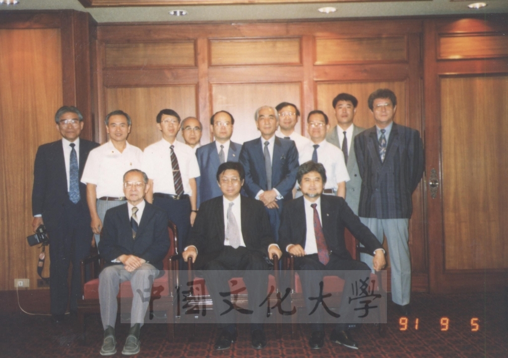 1991年9月5日日本別府大學理事長西村駿一率訪問團蒞臨本校參訪並拜會董事長張鏡湖的圖檔，第7張，共9張