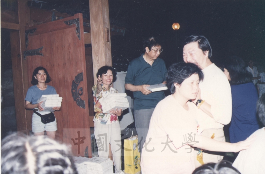 1993年7月11日本校教職員自強活動在董事長張鏡湖、校長林彩梅引領下前往琉球旅遊的圖檔，第6張，共8張