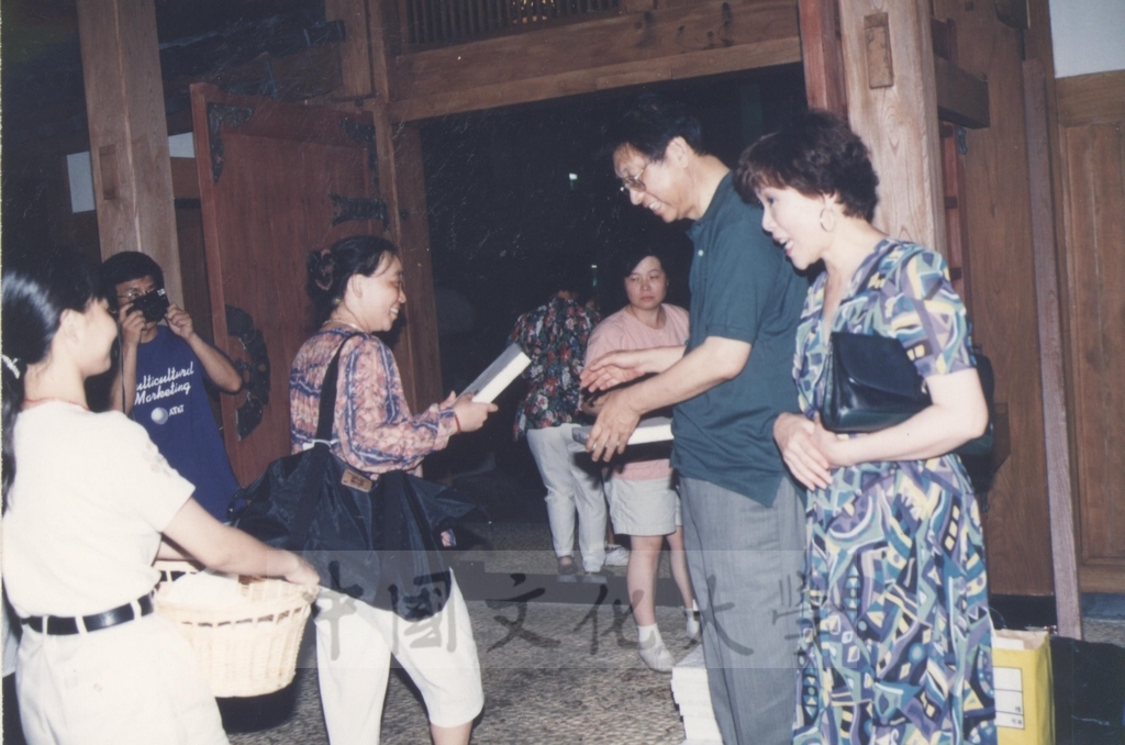 1993年7月11日本校教職員自強活動在董事長張鏡湖、校長林彩梅引領下前往琉球旅遊的圖檔，第7張，共8張