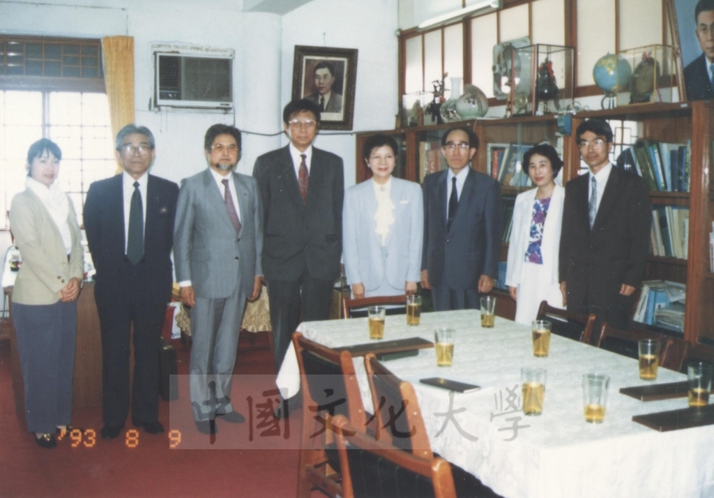 1993年8月9日日本別府大學理事長西村駿一率訪問團蒞臨本校參訪並拜會董事長張鏡湖的圖檔，第2張，共7張