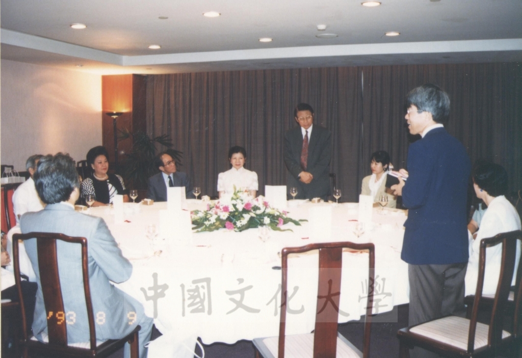 1993年8月9日日本別府大學理事長西村駿一率訪問團蒞臨本校參訪並拜會董事長張鏡湖的圖檔，第3張，共7張