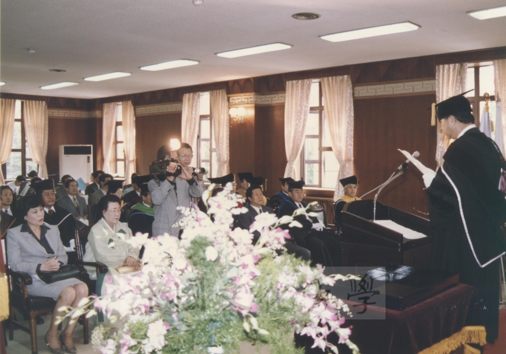 1994年9月29日董事長張鏡湖獲頒韓國慶熙大學名譽法學博士學位頒贈典禮的圖檔，第14張，共52張