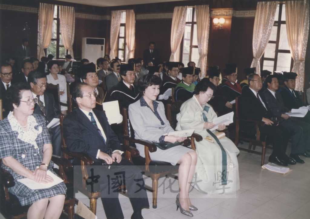 1994年9月29日董事長張鏡湖獲頒韓國慶熙大學名譽法學博士學位頒贈典禮的圖檔，第22張，共52張