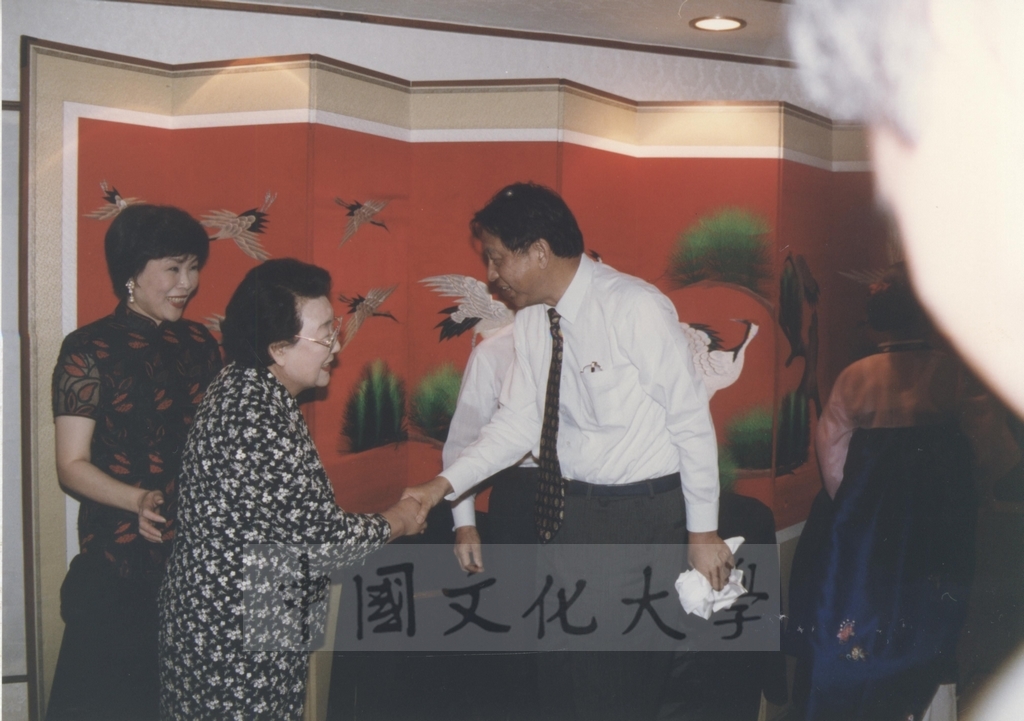 1994年9月29日董事長張鏡湖獲頒韓國慶熙大學名譽法學博士學位頒贈典禮的圖檔，第29張，共52張