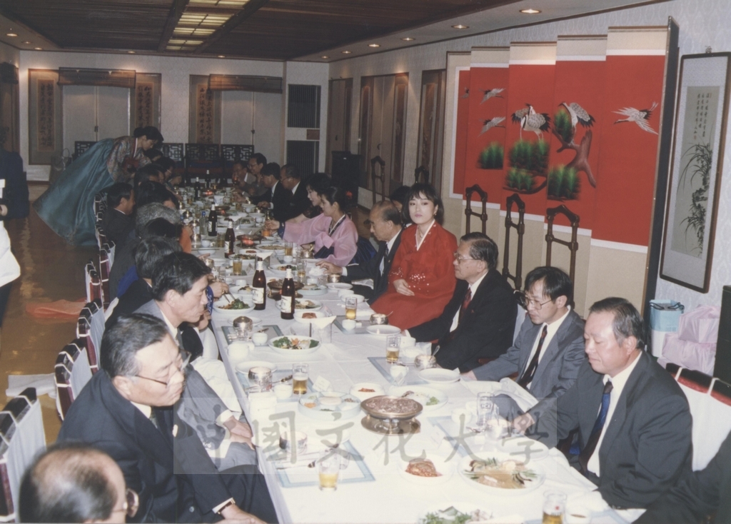 1994年9月29日董事長張鏡湖獲頒韓國慶熙大學名譽法學博士學位頒贈典禮的圖檔，第32張，共52張