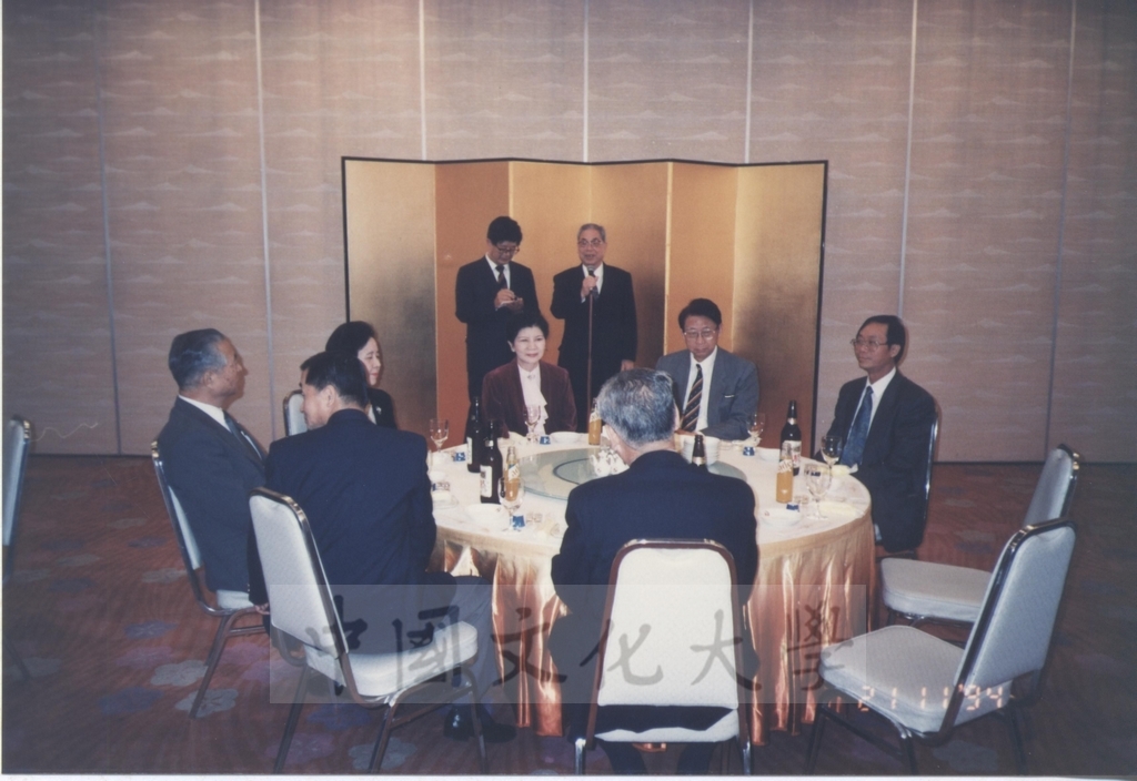 1994年11月21日董事長張鏡湖率同校長林彩梅、日文系主任徐興慶一行拜訪天理大學校長植田平一的圖檔，第2張，共2張