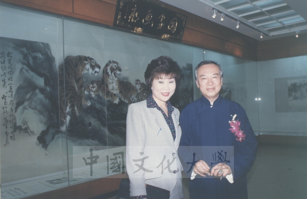 1994年11月31日董事長張鏡湖、董事穆閩珠蒞臨臺灣歷史博物館參觀歐豪年書畫展開幕典禮的圖檔，第4張，共5張
