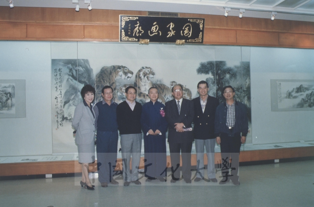 1994年11月31日董事長張鏡湖、董事穆閩珠蒞臨臺灣歷史博物館參觀歐豪年書畫展開幕典禮的圖檔，第5張，共5張