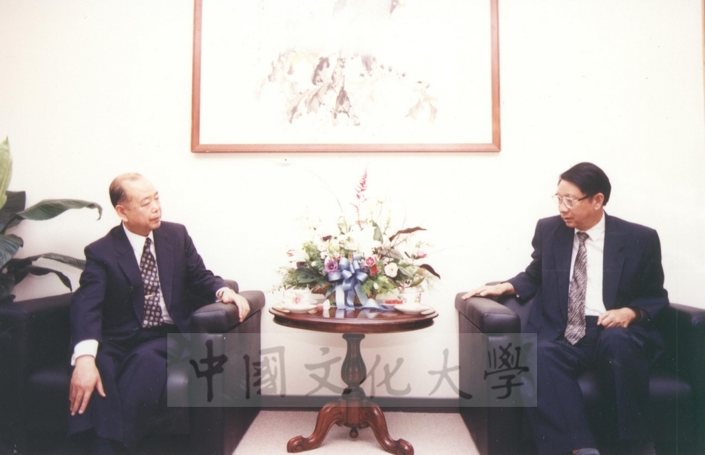 1994年12月5日日本創價大學理事長岡安博司蒞校拜訪董事長張鏡湖、校長林彩梅的圖檔，第1張，共2張