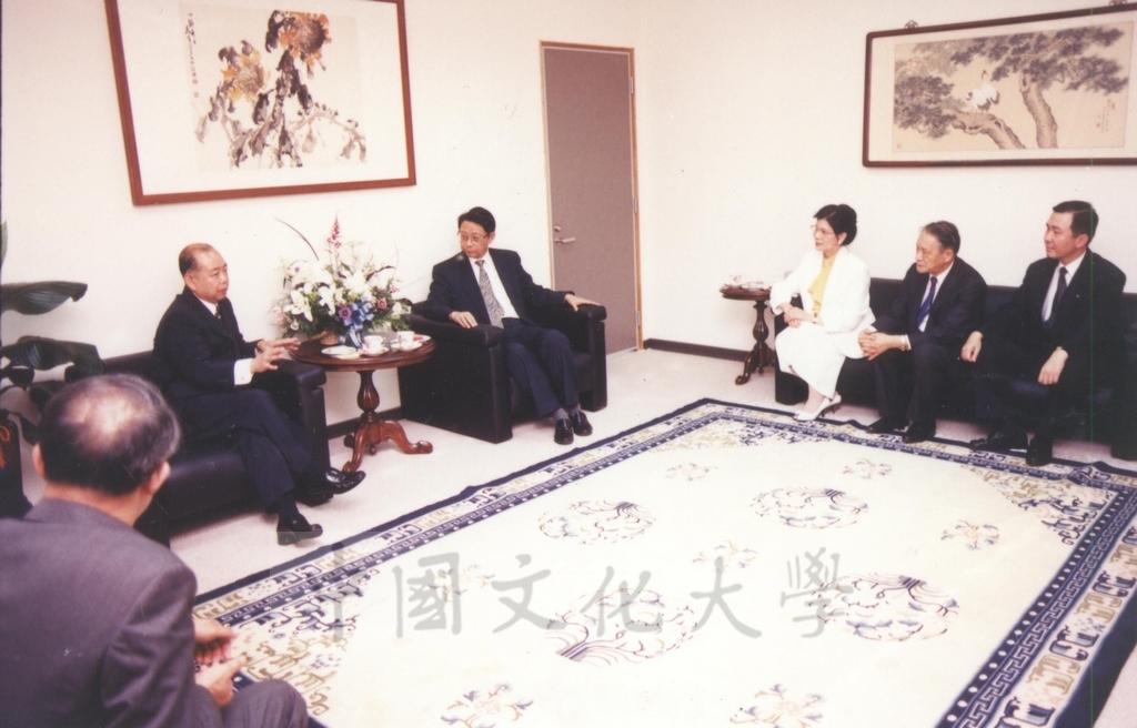 1994年12月5日日本創價大學理事長岡安博司蒞校拜訪董事長張鏡湖、校長林彩梅的圖檔，第2張，共2張