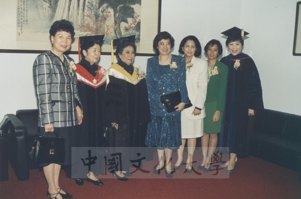 1995年4月27日菲律賓總統羅慕斯夫人亞媚麗特.馬丁妮斯女士(Amelita Marttinez Ramos)獲頒本校名譽理學博士學位頒贈典禮的圖檔，第11張，共50張