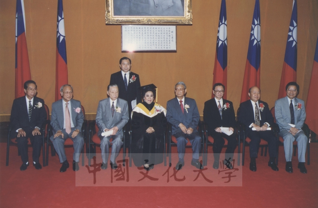 1995年4月27日菲律賓總統羅慕斯夫人亞媚麗特.馬丁妮斯女士(Amelita Marttinez Ramos)獲頒本校名譽理學博士學位頒贈典禮的圖檔，第46張，共50張