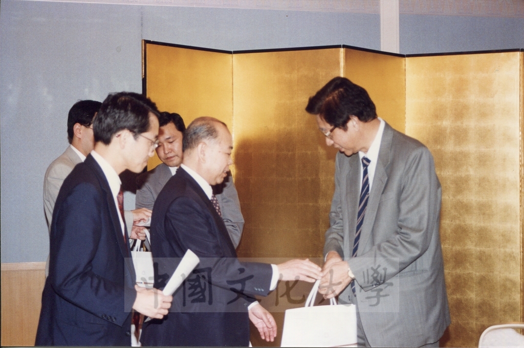 1995年7月7日董事長張鏡湖率同校長林彩梅等五人啟程赴日參訪的圖檔，第7張，共15張