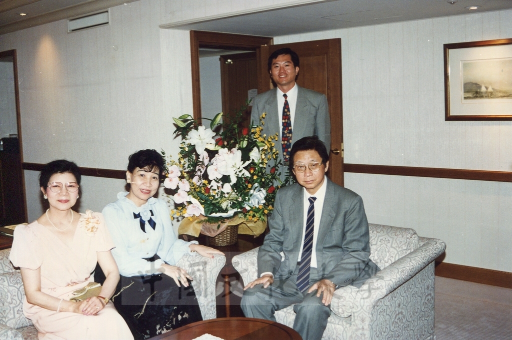 1995年7月7日董事長張鏡湖率同校長林彩梅等五人啟程赴日參訪的圖檔，第13張，共15張