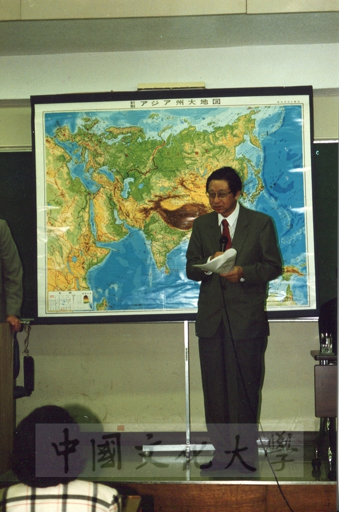 1995年7月8日董事長張鏡湖以『中国大陸水資源の生態と経済発展に及ほす影響』—21世紀への警鐘—為題於創價大學對學生進行講演的圖檔，第4張，共6張