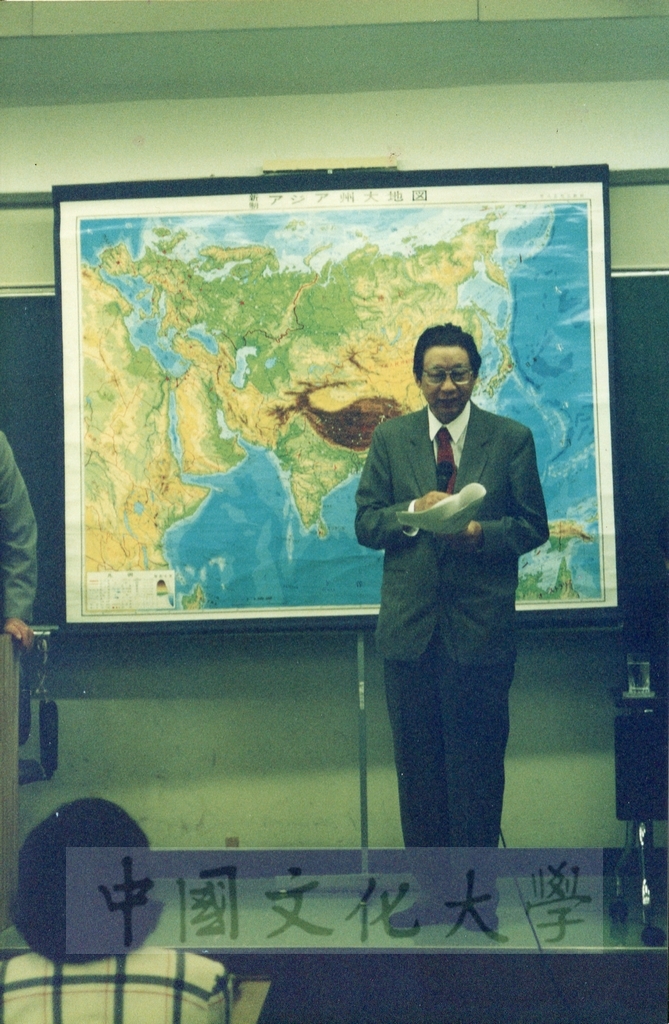 1995年7月8日董事長張鏡湖以『中国大陸水資源の生態と経済発展に及ほす影響』—21世紀への警鐘—為題於創價大學對學生進行講演的圖檔，第5張，共6張