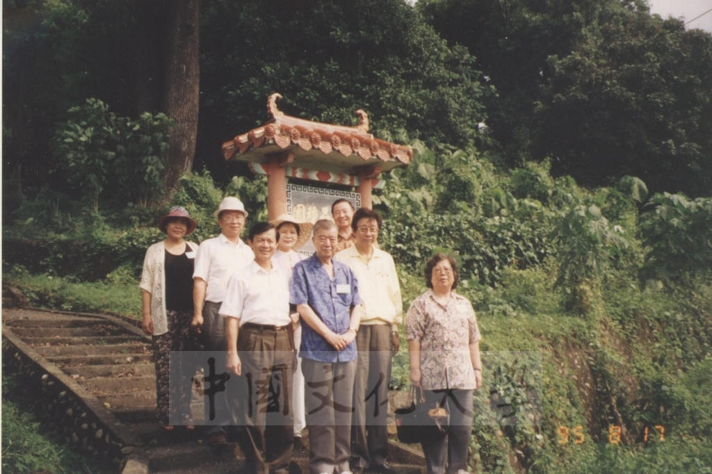 1995年8月17日本校教職員自強活動在董事長張鏡湖、校長林彩梅引領下前往台南走馬瀨農場的圖檔，第2張，共7張