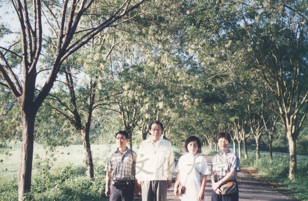 1995年8月17日本校教職員自強活動在董事長張鏡湖、校長林彩梅引領下前往台南走馬瀨農場的圖檔，第3張，共7張