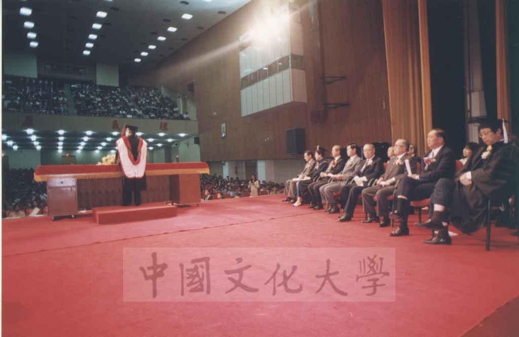 1995年9月21日日本參議院自由民主黨幹事長村上正邦先生獲頒本校名譽法學博士學位頒贈典禮的圖檔，第3張，共26張