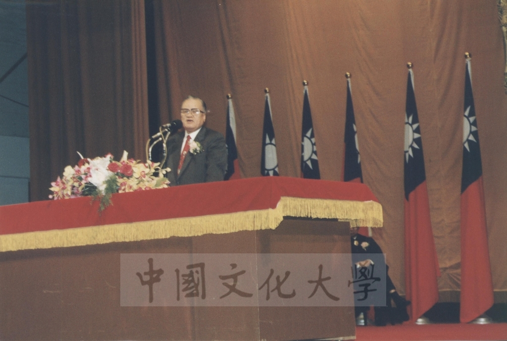 1995年9月21日日本參議院自由民主黨幹事長村上正邦先生獲頒本校名譽法學博士學位頒贈典禮的圖檔，第4張，共26張