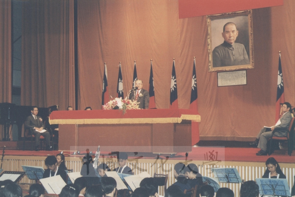1995年9月21日日本參議院自由民主黨幹事長村上正邦先生獲頒本校名譽法學博士學位頒贈典禮的圖檔，第5張，共26張