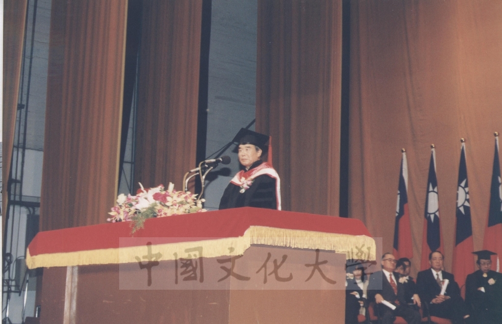 1995年9月21日日本參議院自由民主黨幹事長村上正邦先生獲頒本校名譽法學博士學位頒贈典禮的圖檔，第14張，共26張