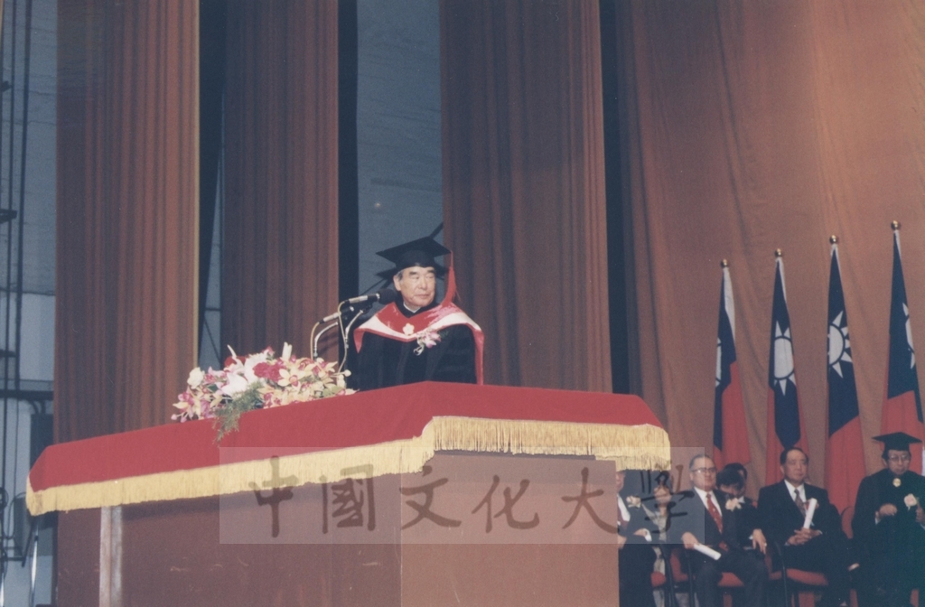 1995年9月21日日本參議院自由民主黨幹事長村上正邦先生獲頒本校名譽法學博士學位頒贈典禮的圖檔，第15張，共26張