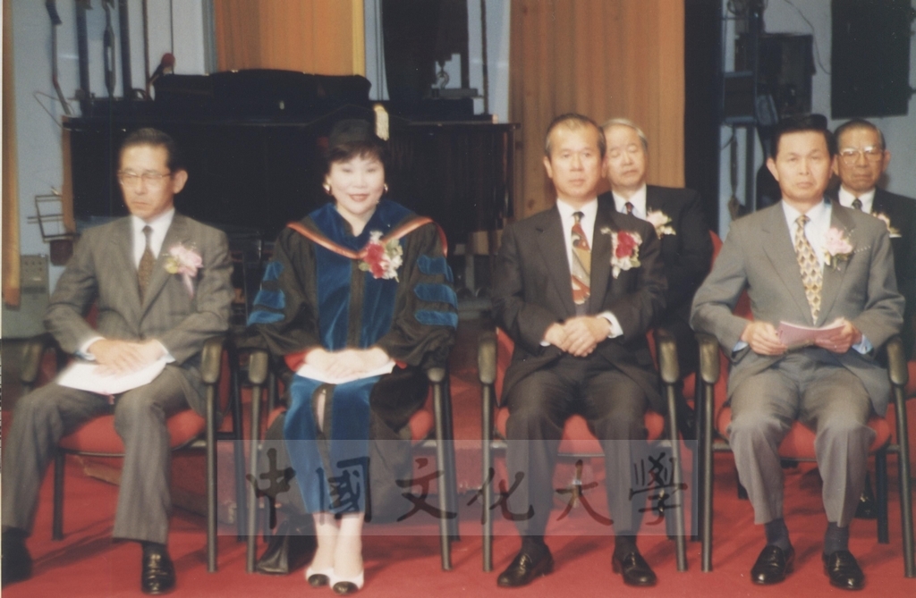 1995年9月21日日本參議院自由民主黨幹事長村上正邦先生獲頒本校名譽法學博士學位頒贈典禮的圖檔，第17張，共26張