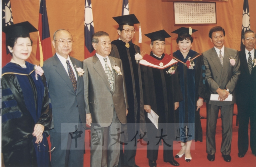 1995年9月21日日本參議院自由民主黨幹事長村上正邦先生獲頒本校名譽法學博士學位頒贈典禮的圖檔，第21張，共26張