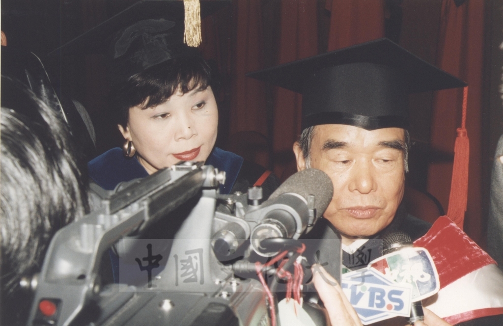 1995年9月21日日本參議院自由民主黨幹事長村上正邦先生獲頒本校名譽法學博士學位頒贈典禮的圖檔，第26張，共26張