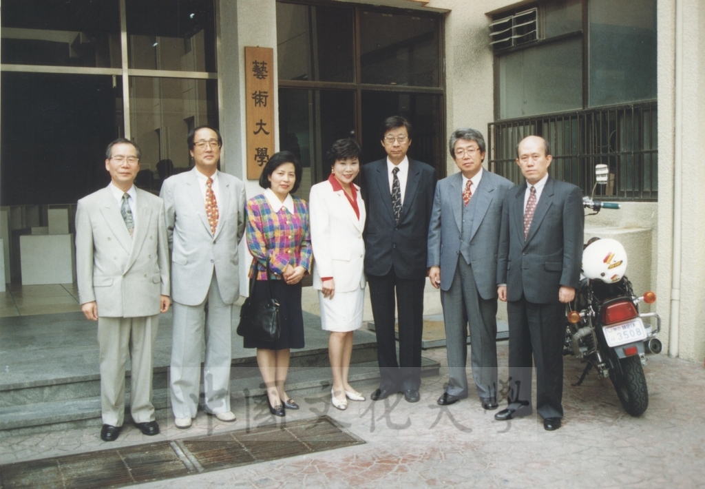 1995年9月28日至10月1日董事長張鏡湖率同董事穆閩珠、學務長陳嘉遠、韓文系副教授吳惠純出訪韓國的圖檔，第5張，共48張