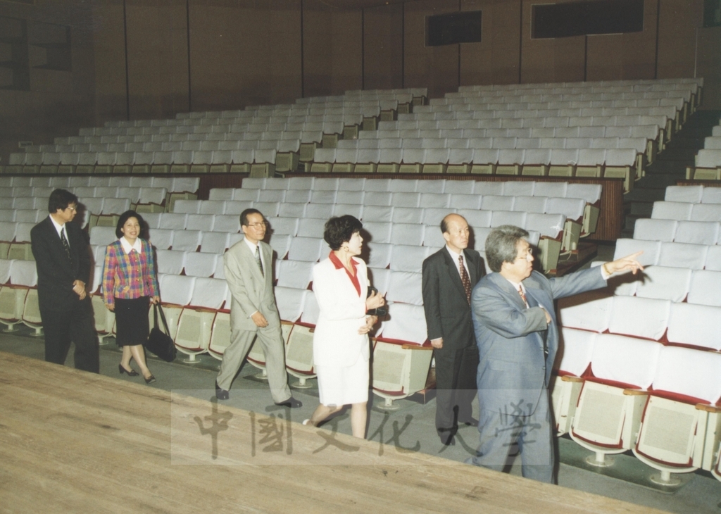 1995年9月28日至10月1日董事長張鏡湖率同董事穆閩珠、學務長陳嘉遠、韓文系副教授吳惠純出訪韓國的圖檔，第10張，共48張