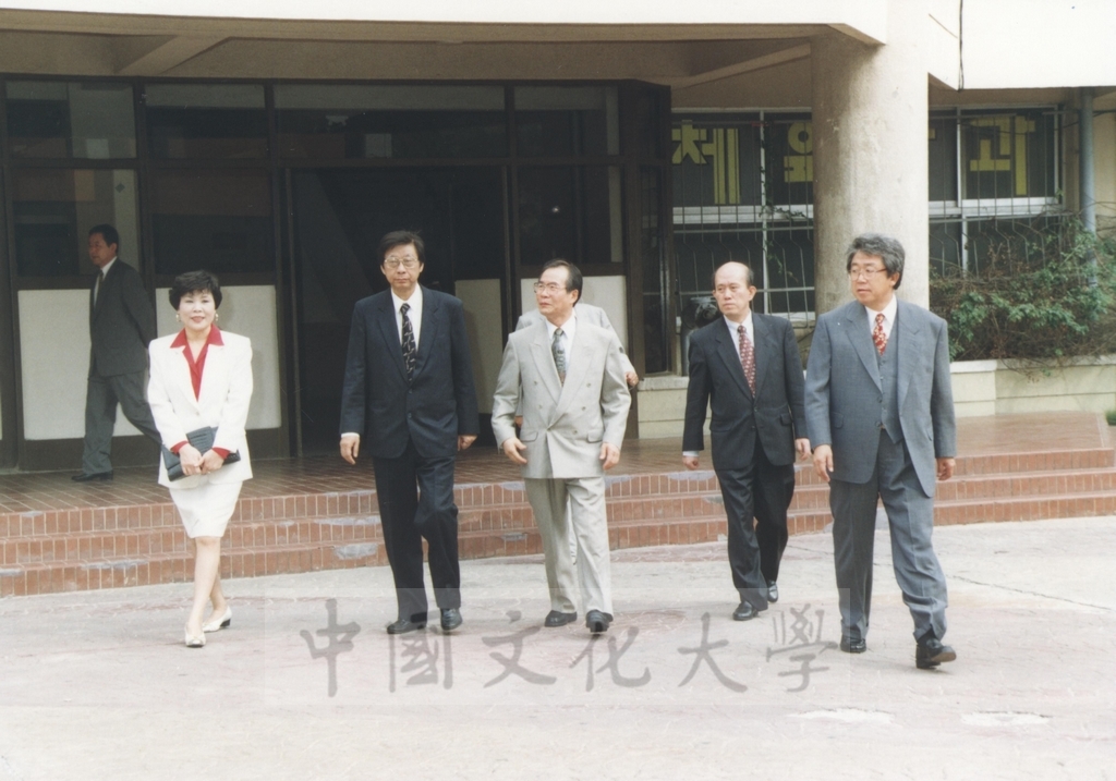 1995年9月28日至10月1日董事長張鏡湖率同董事穆閩珠、學務長陳嘉遠、韓文系副教授吳惠純出訪韓國的圖檔，第12張，共48張