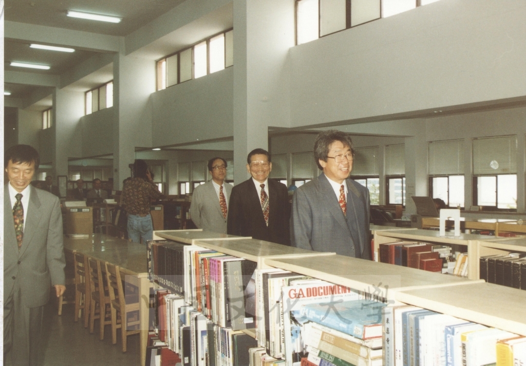 1995年9月28日至10月1日董事長張鏡湖率同董事穆閩珠、學務長陳嘉遠、韓文系副教授吳惠純出訪韓國的圖檔，第16張，共48張