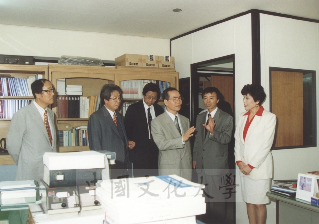 1995年9月28日至10月1日董事長張鏡湖率同董事穆閩珠、學務長陳嘉遠、韓文系副教授吳惠純出訪韓國的圖檔，第18張，共48張