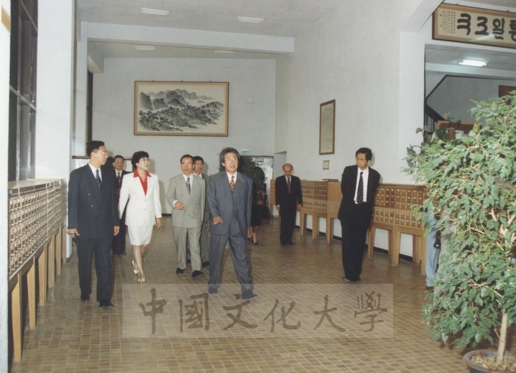 1995年9月28日至10月1日董事長張鏡湖率同董事穆閩珠、學務長陳嘉遠、韓文系副教授吳惠純出訪韓國的圖檔，第23張，共48張